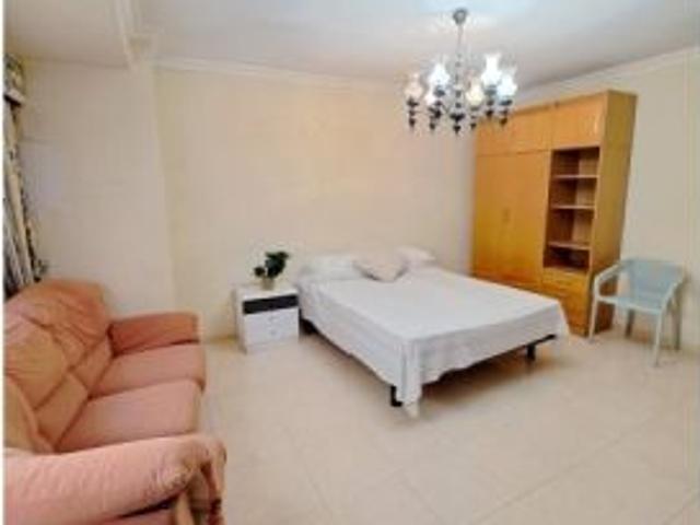 Se alquila habitación en piso compartido de 5 habitaciones en Alicante, todos los gastos incluidos