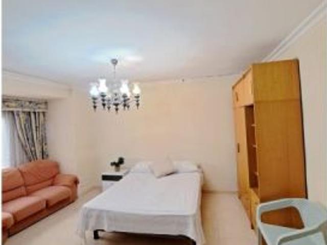 Se alquila habitación en piso compartido de 5 habitaciones en Alicante, todos los gastos incluidos