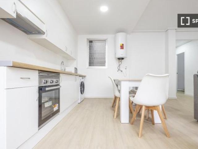 Se alquila habitación en piso compartido de 5 habitaciones en Benimaclet