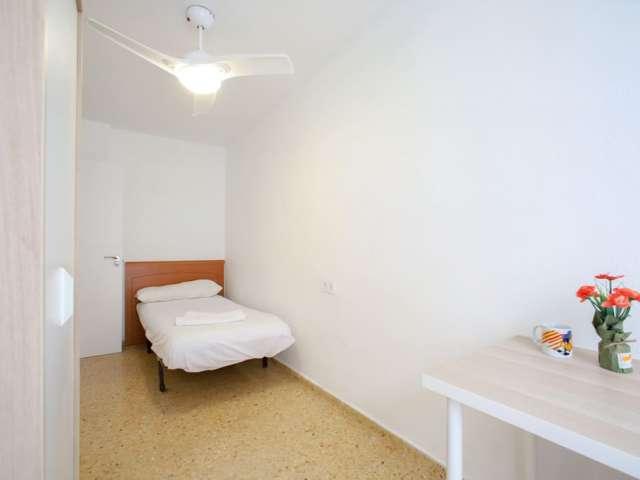 Se alquila habitación en piso compartido de 5 habitaciones en Benimaclet