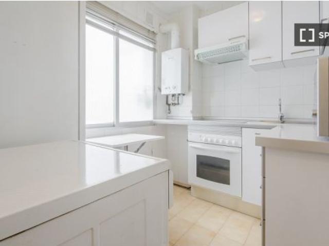 Se alquila habitación en piso compartido de 5 habitaciones en Cuatro Caminos, todos los gastos inclu