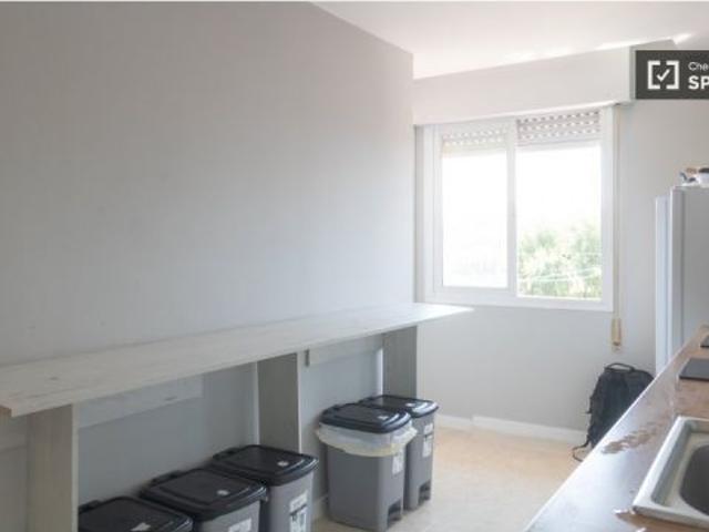 Se alquila habitación en piso compartido de 5 habitaciones en Casco Histórico de Vallecas