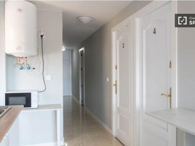 Se alquila habitación en piso compartido de 5 habitaciones en Casco Histórico de Vallecas