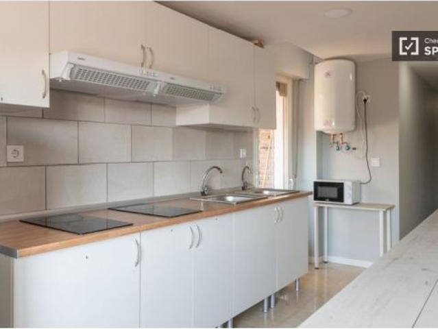 Se alquila habitación en piso compartido de 5 habitaciones en Casco Histórico de Vallecas