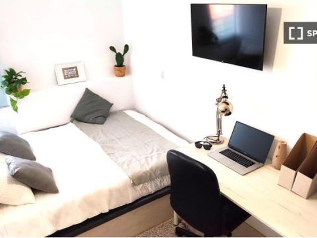 Se alquila habitación en piso compartido de 5 habitaciones en Casco Histórico de Vallecas