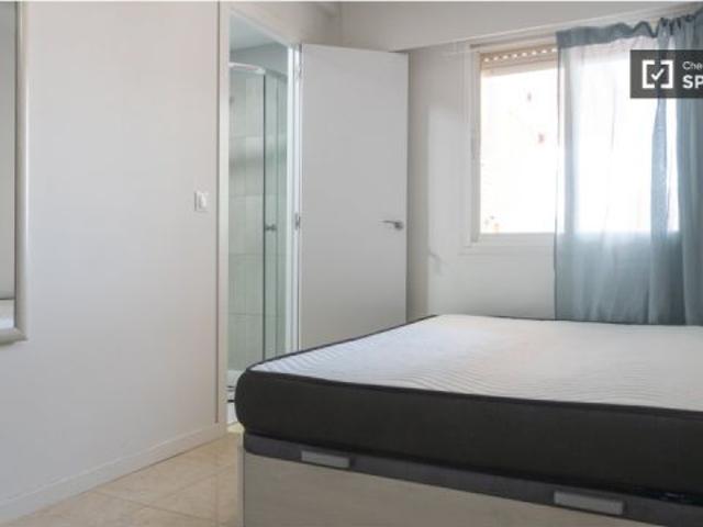 Se alquila habitación en piso compartido de 5 habitaciones en Casco Histórico de Vallecas