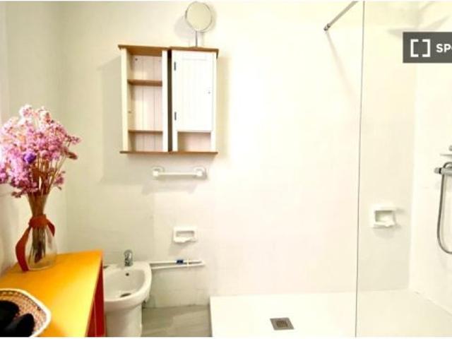 Se alquila habitación en piso compartido de 5 habitaciones en Castillejos, todos los gastos incluido