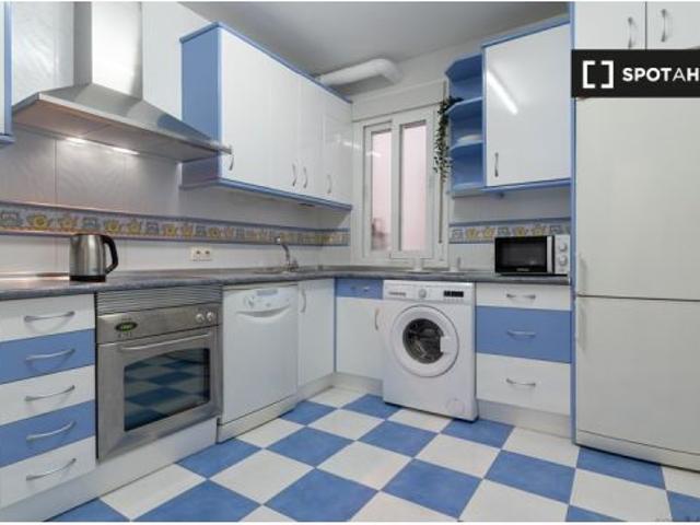 Se alquila habitación en piso compartido de 5 habitaciones en Delicias