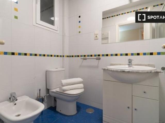 Se alquila habitación en piso compartido de 5 habitaciones en Delicias