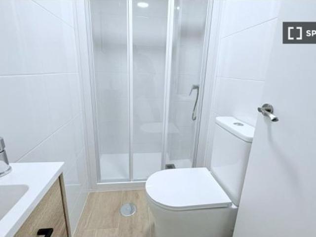 Se alquila habitación en piso compartido de 5 habitaciones en el Casco Histórico de Vallecas