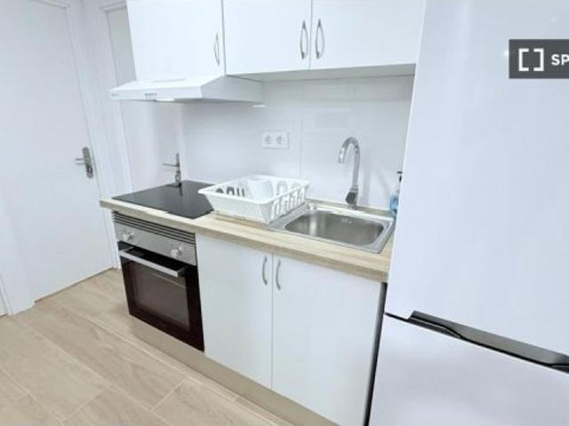 Se alquila habitación en piso compartido de 5 habitaciones en el Casco Histórico de Vallecas