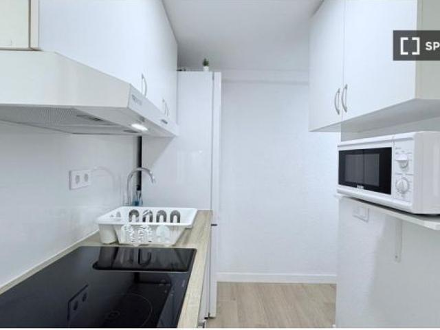 Se alquila habitación en piso compartido de 5 habitaciones en el Casco Histórico de Vallecas
