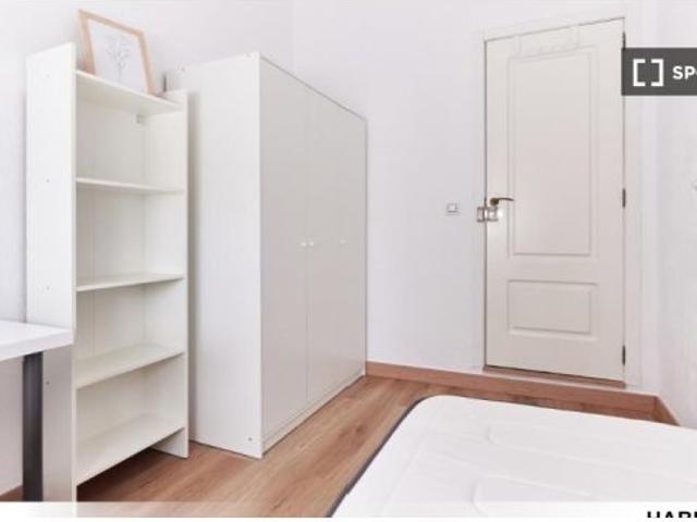 Se alquila habitación en piso compartido de 5 habitaciones en El Cerro, solo estudiantes