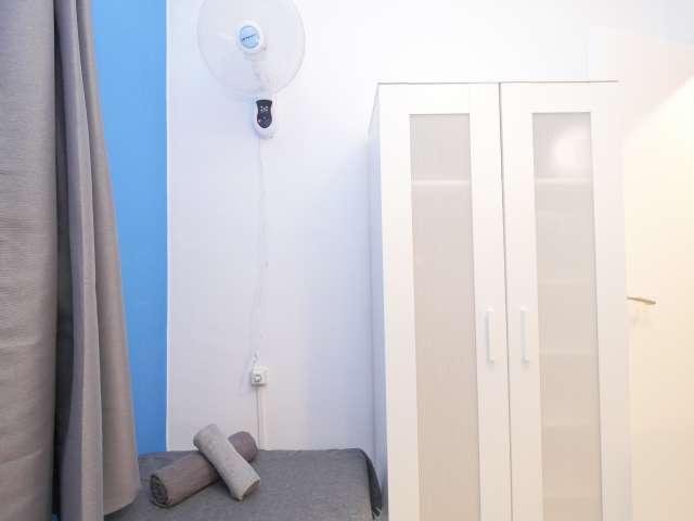 Se alquila habitación en piso compartido de 5 habitaciones en el Clot