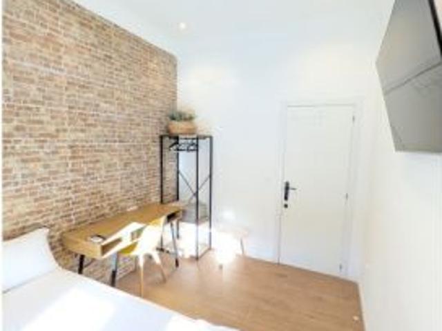Se alquila habitación en piso compartido de 5 habitaciones en El Grau, gastos incluidos, perfecta pa