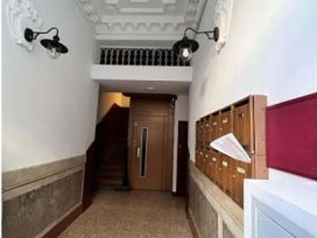 Se alquila habitación en piso compartido de 5 habitaciones en Embajadores
