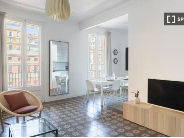 Se alquila habitación en piso compartido de 5 habitaciones en La Dreta de l' Eixample