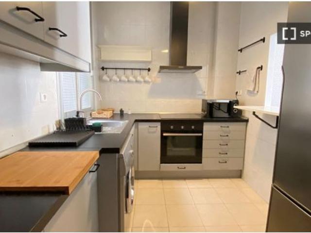 Se alquila habitación en piso compartido de 5 habitaciones en La Dreta de l' Eixample