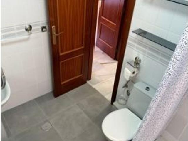 Se alquila habitación en piso compartido de 5 habitaciones en Pulpí, gastos incluidos