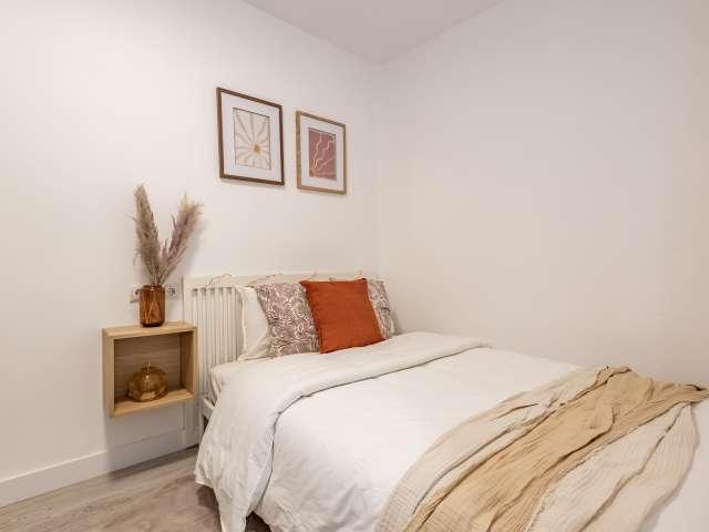Se alquila habitación en piso compartido de 5 habitaciones en Ríos Rosas