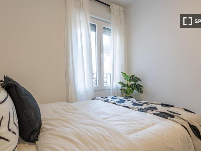 Se alquila habitación en piso compartido de 5 habitaciones en Ríos Rosas