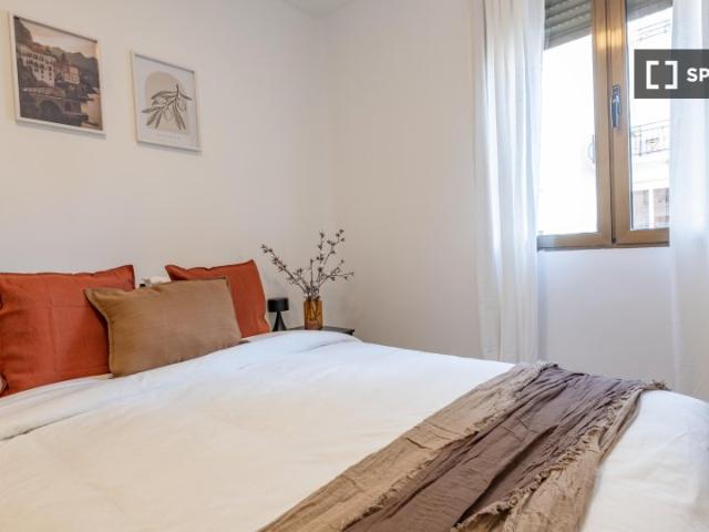 Se alquila habitación en piso compartido de 5 habitaciones en Ríos Rosas