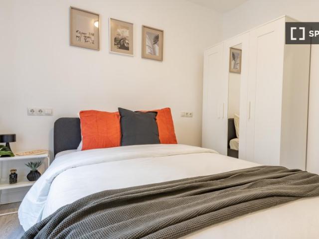 Se alquila habitación en piso compartido de 5 habitaciones en Ríos Rosas