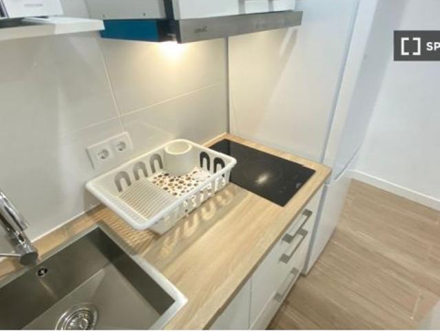 Se alquila habitación en piso compartido de 5 habitaciones en San Andrés