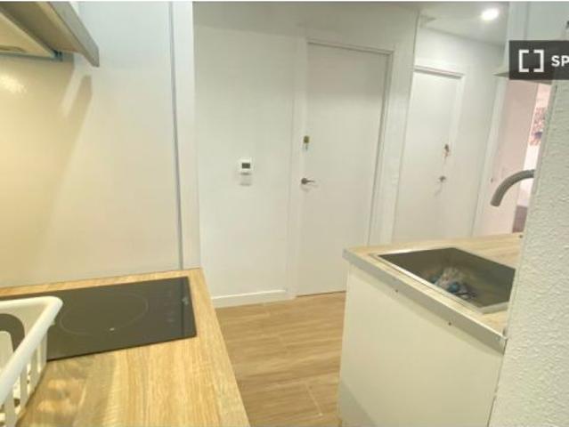 Se alquila habitación en piso compartido de 5 habitaciones en San Andrés