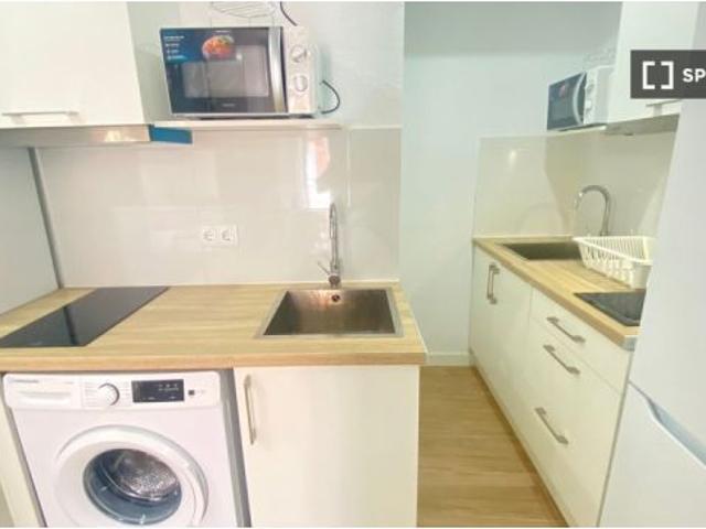 Se alquila habitación en piso compartido de 5 habitaciones en San Andrés