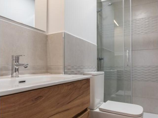 Se alquila habitación en piso compartido de 5 habitaciones en San Fermín