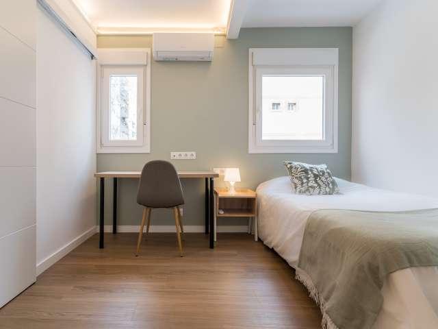 Se alquila habitación en piso compartido de 5 habitaciones en San Fermín