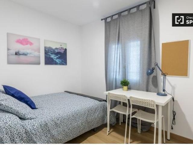 Se alquila habitación en piso compartido de 5 habitaciones en Sant Antoni, Valencia. Solo estudiante