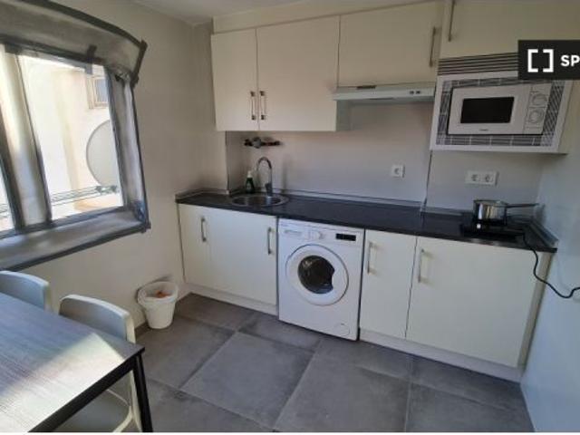 Se alquila habitación en piso compartido de 5 habitaciones en Zaragoza, solo estudiantes