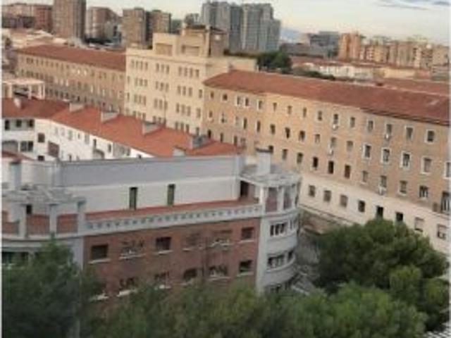 Se alquila habitación en piso compartido de 5 habitaciones en Zaragoza