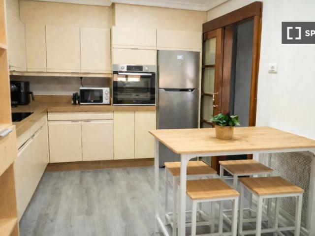 Se alquila habitación en piso compartido de 6 habitaciones en Murcia