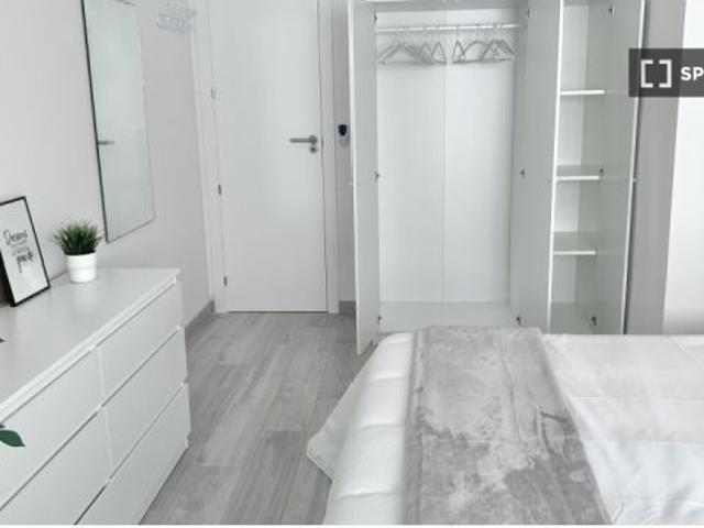 Se alquila habitación en piso compartido de 6 habitaciones en Murcia, no se admiten parejas