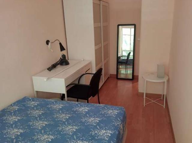 Se alquila habitación en piso compartido de 6 habitaciones en Madrid