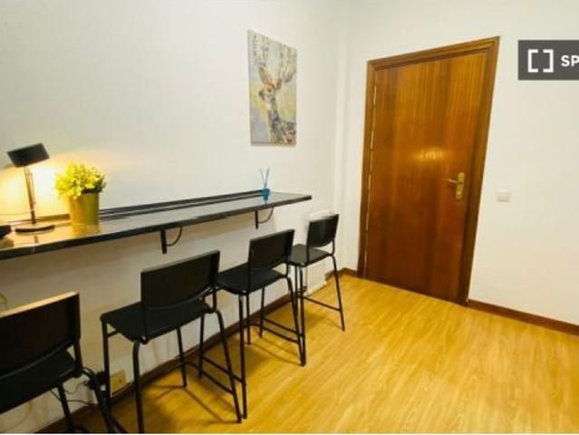 Se alquila habitación en piso compartido de 6 habitaciones en Niño Jesús