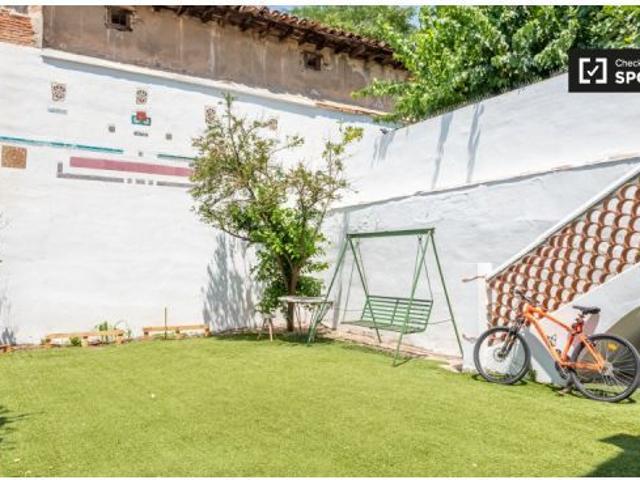 Se alquila habitación en piso compartido de 6 habitaciones en Alcalá de Henares, solo estudiantes