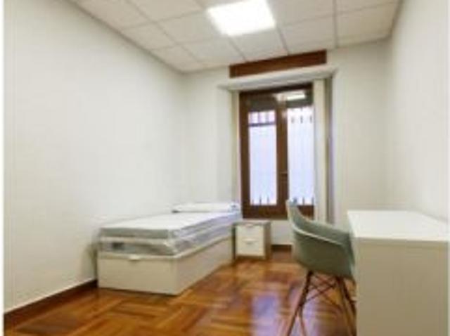 Se alquila habitación en piso compartido de 6 habitaciones en Alcalá de Henares, solo estudiantes