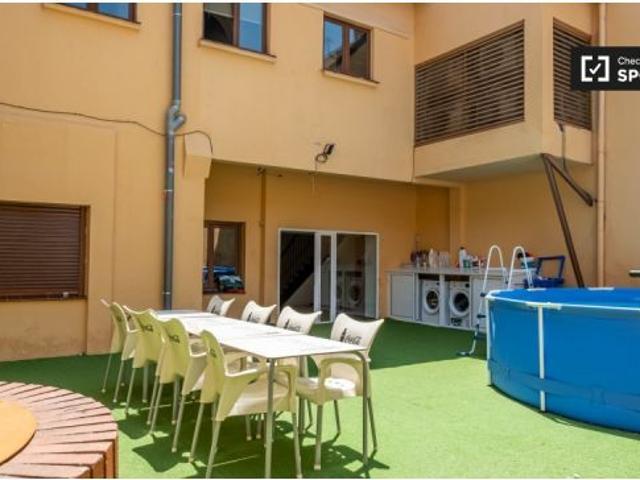 Se alquila habitación en piso compartido de 6 habitaciones en Alcalá de Henares, solo estudiantes
