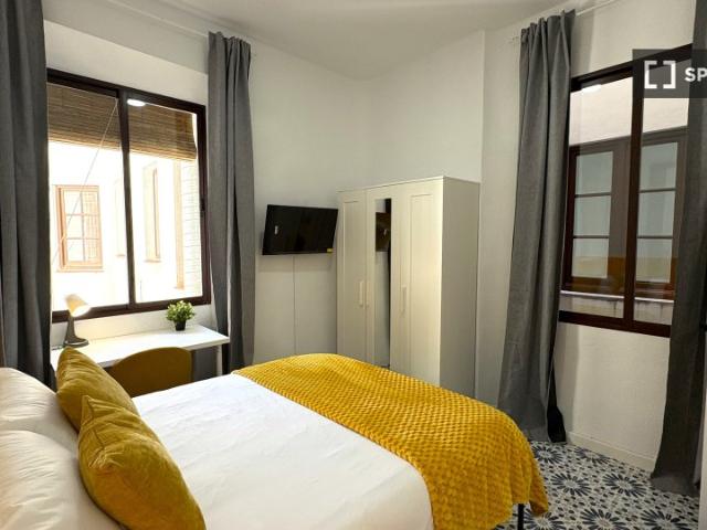 Se alquila habitación en piso compartido de 6 habitaciones en Albaycín