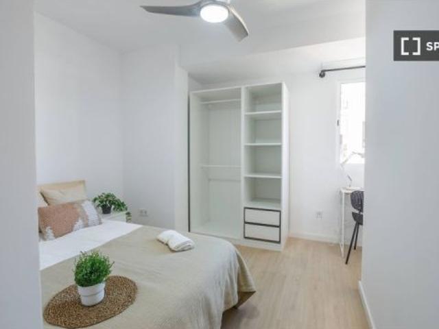 Se alquila habitación en piso compartido de 6 habitaciones en Benimaclet