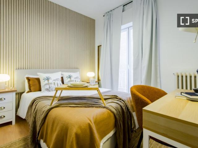 Se alquila habitación en piso compartido de 6 habitaciones en Castilla
