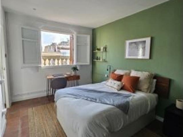 Se alquila habitación en piso compartido de 6 habitaciones en l' Antiga Esquerra de l 