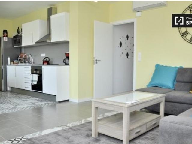Se alquila habitación en piso compartido de 6 habitaciones en La Barceloneta, todos los gastos inclu