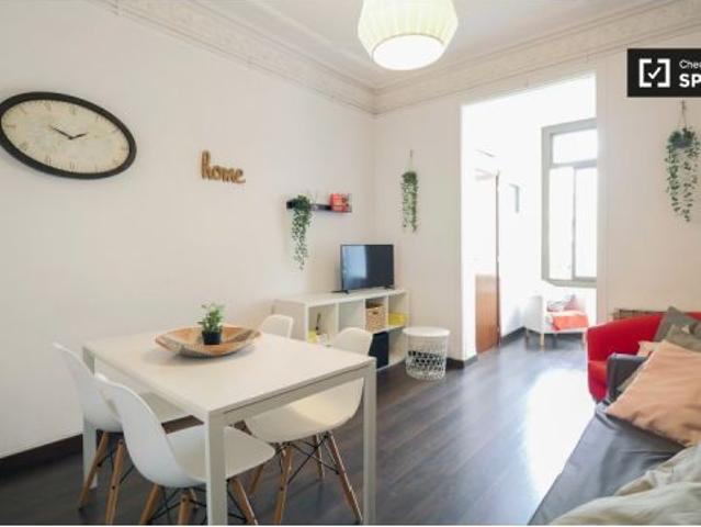 Se alquila habitación en piso compartido de 6 habitaciones en La Dreta de l' Eixample, Barce