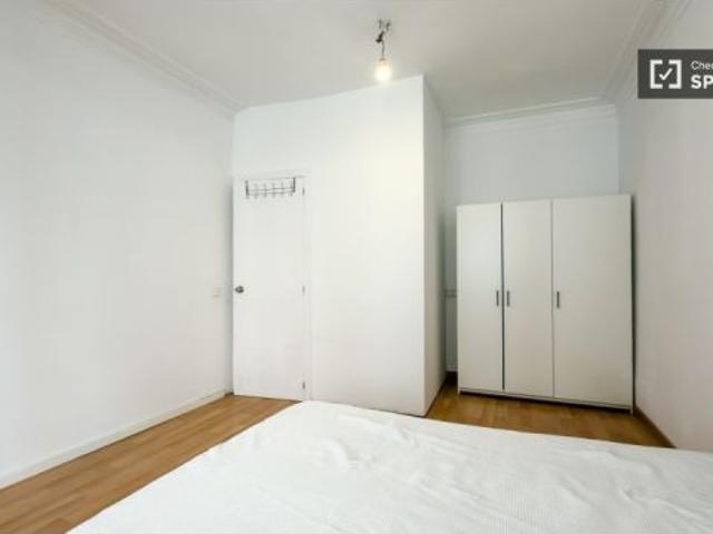 Se alquila habitación en piso compartido de 6 habitaciones en lAntiga Esquerra de lEixample, todos l