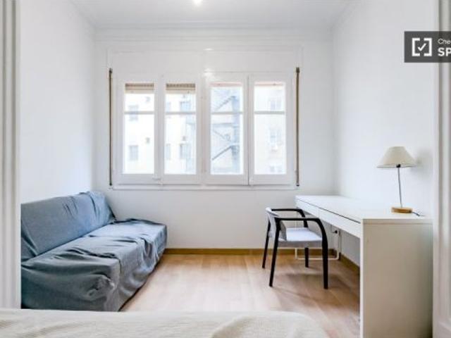 Se alquila habitación en piso compartido de 6 habitaciones en lAntiga Esquerra de lEixample, todos l